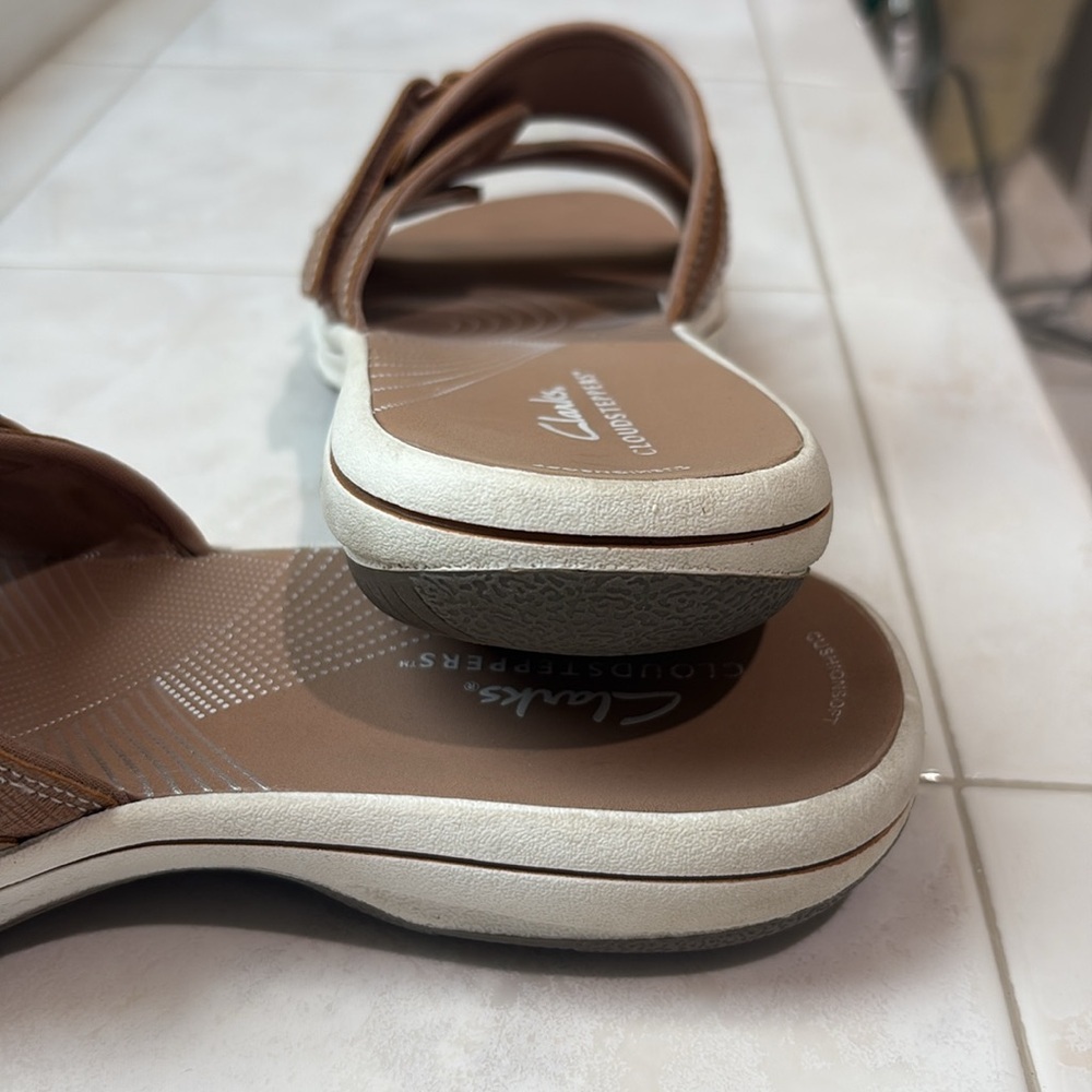 Clarks Breeze Double Strap  Cloudsteppers Sandals in Soft Tan. EUC - Picture 7 of 8